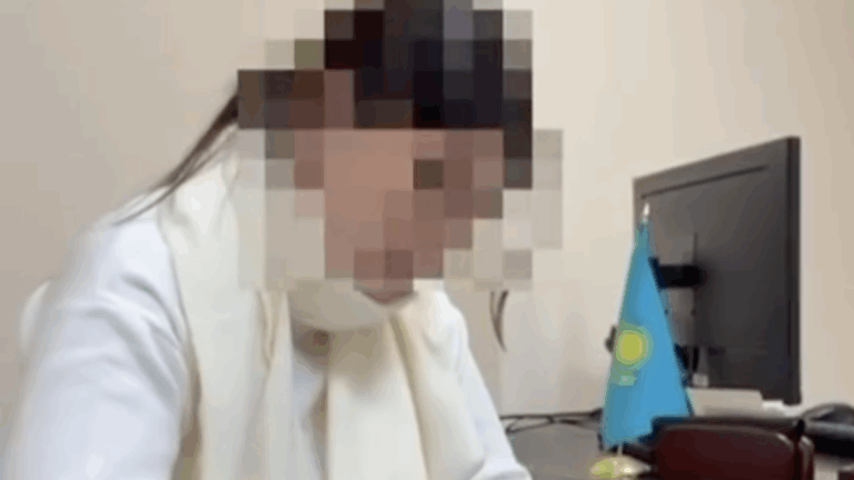 «Жүргіш» болған»: Астанада ерекше балаларға қатысты даулы мәлімдеме жасаған әйел ұсталды