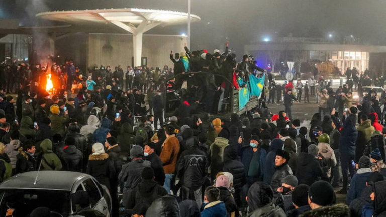 Алматыда Қаңтар құрбандарының әйелдері баспана сұрауда: әкім не дейді?