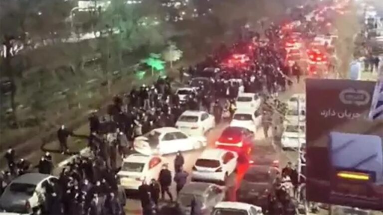 Ирандағы жаппай наразылықта қаза тапқандар саны 500-ден асты